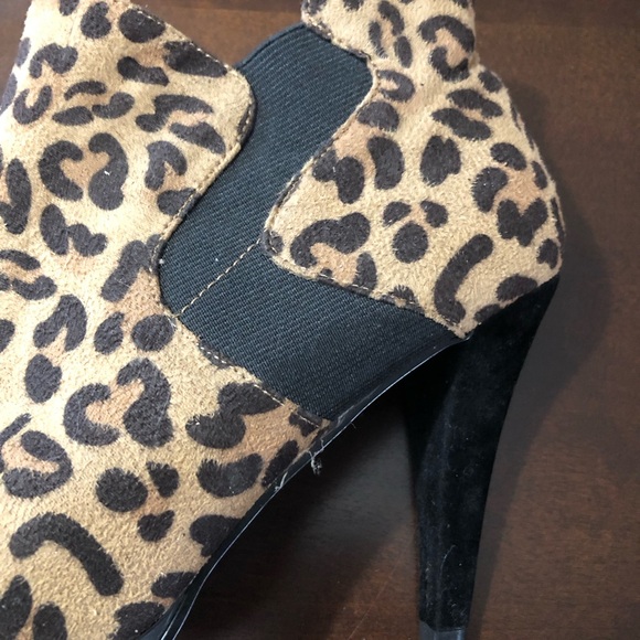 G 21 Faux Suede Bootie. Black / Leopard. Size 8 - Picture 3 of 5